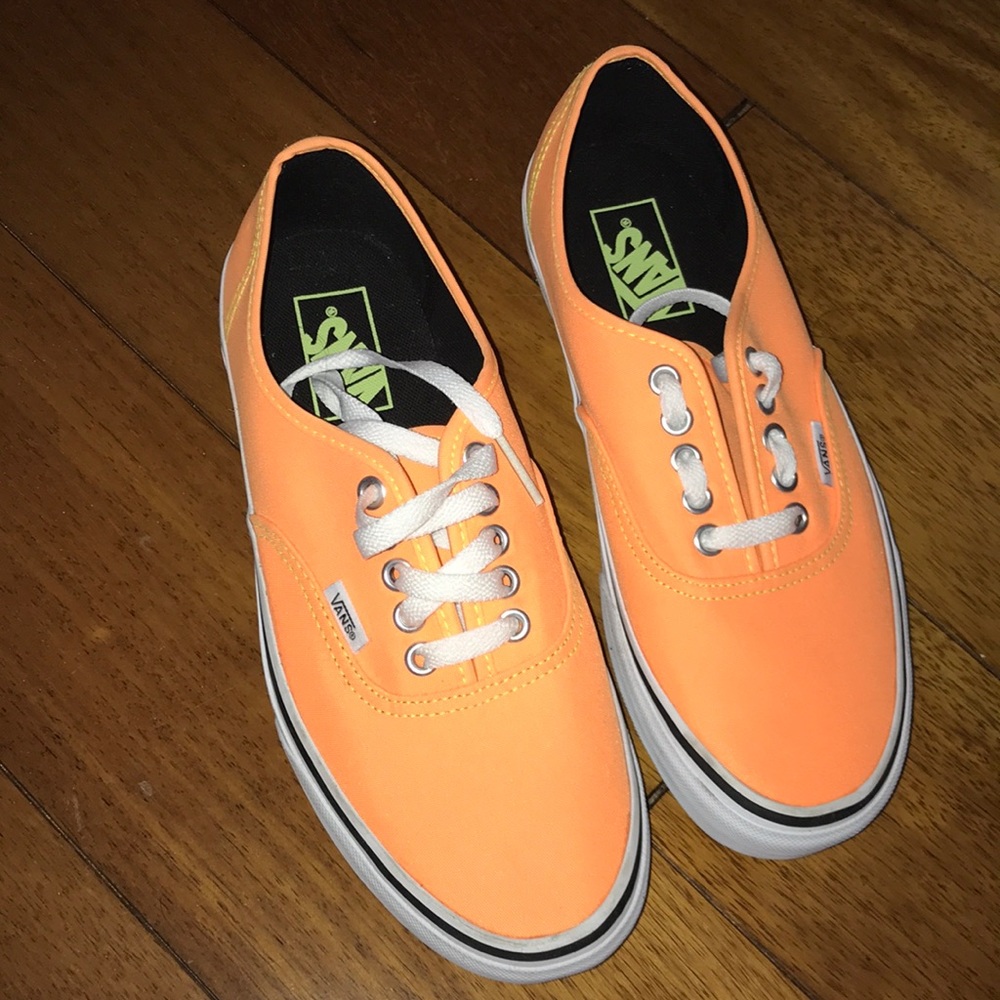 BRAND NEW VANS orange size mens 7 ladies 8.5